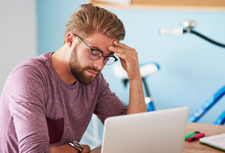 La lumière bleue : comprendre ses effets sur la vision