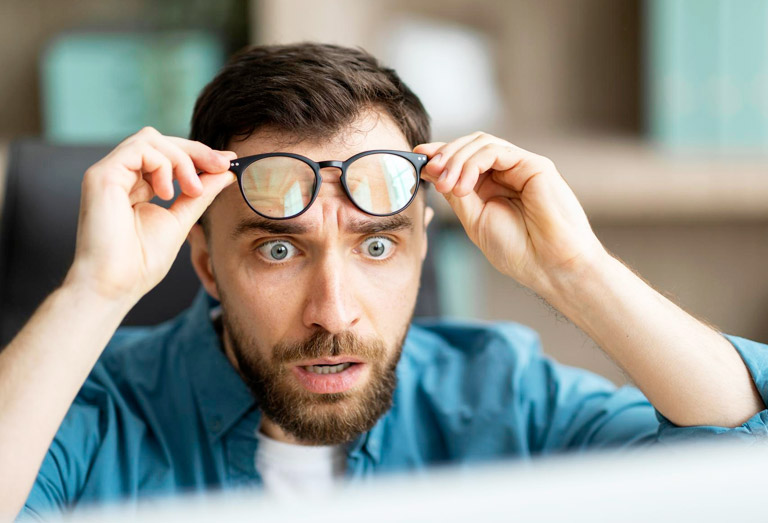 Astigmatisme : comment savoir si on en souffre ? Astigmatisme : comment savoir si on en souffre?