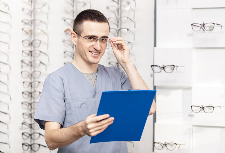 Comment lire une ordonnance de lunettes ?