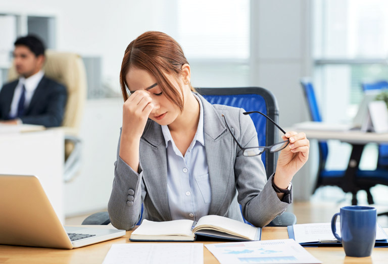 Comment réduire la fatigue oculaire au travail ? Comment réduire la fatigue oculaire au travail ?