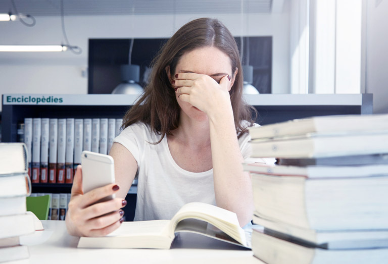 Hypermétropie : symptômes, causes et solutions