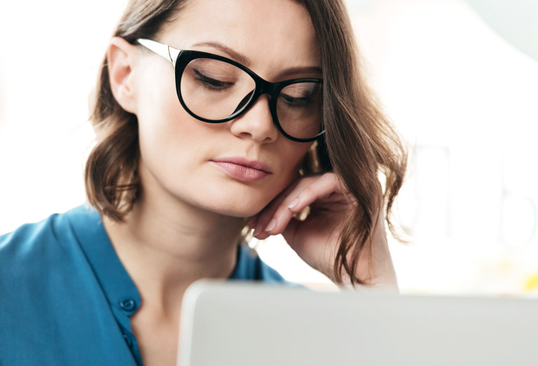 Les verres anti-lumière bleue sont-ils efficaces ? Les verres anti-lumière bleue sont-ils efficaces ?