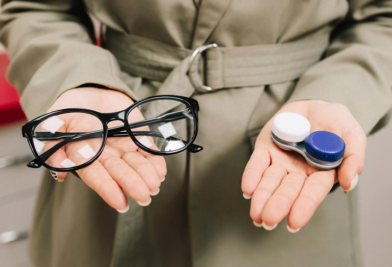 Lunettes ou lentilles : que choisir pour votre confort visuel ? Lunettes ou lentilles : que choisir