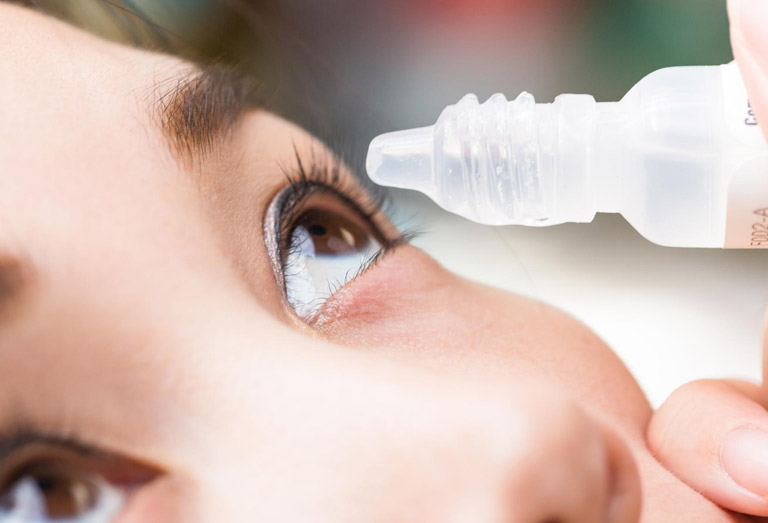 Les collyres : comment bien les utiliser ? Les collyres : comment bien les utiliser ?