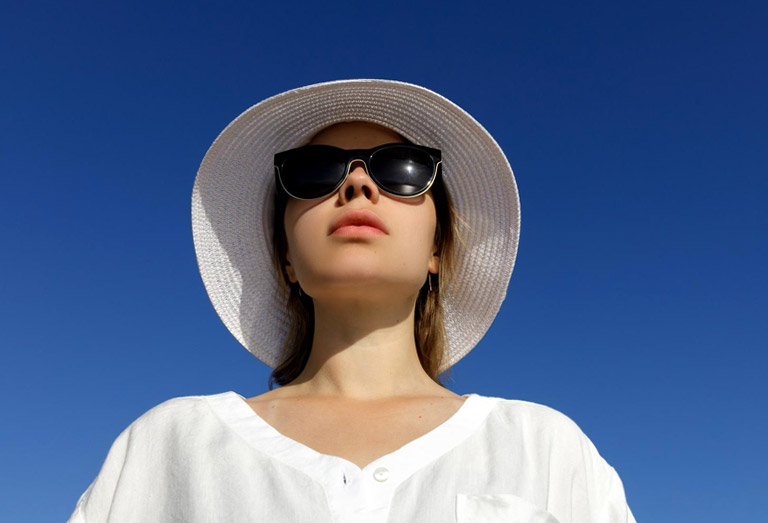 Les lunettes de soleil protègent-elles vraiment ?