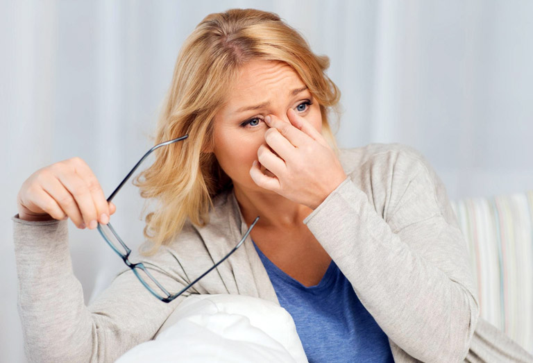 Sensation de sable dans les yeux : les causes possibles Sensation de sable dans les yeux : causes possibles